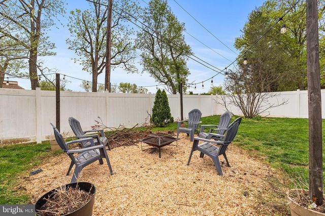 301 WESTWOOD DR, West Deptford, NJ 08096