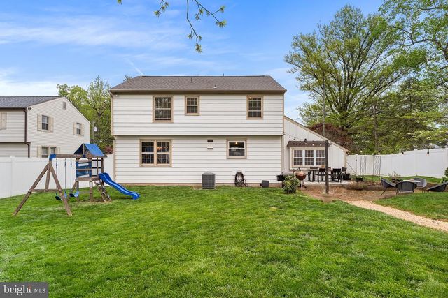 301 WESTWOOD DR, West Deptford, NJ 08096