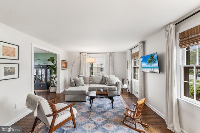 301 WESTWOOD DR, West Deptford, NJ 08096