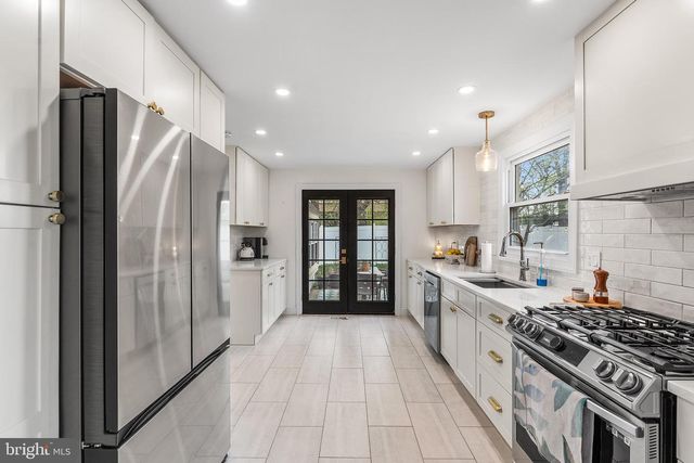 301 WESTWOOD DR, West Deptford, NJ 08096