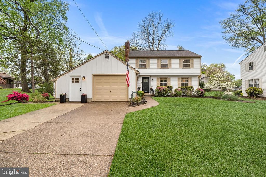 301 WESTWOOD DR, West Deptford, NJ 08096