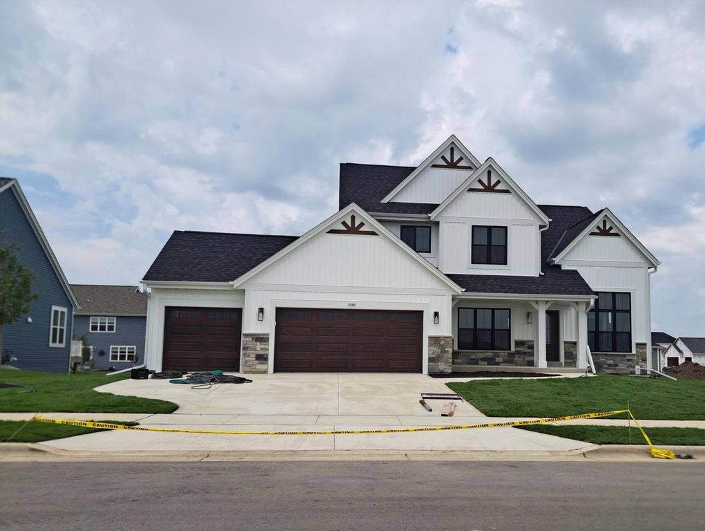 1750 Whalen DRIVE, Oconomowoc, WI 53066
