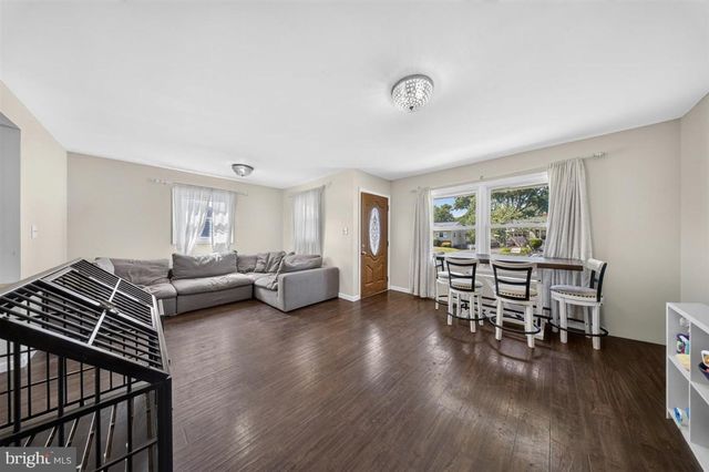 13 CAXTON DR, New Castle, DE 19720