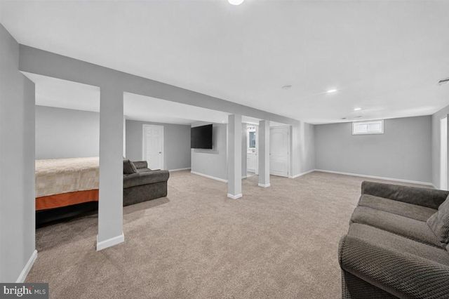 13 CAXTON DR, New Castle, DE 19720