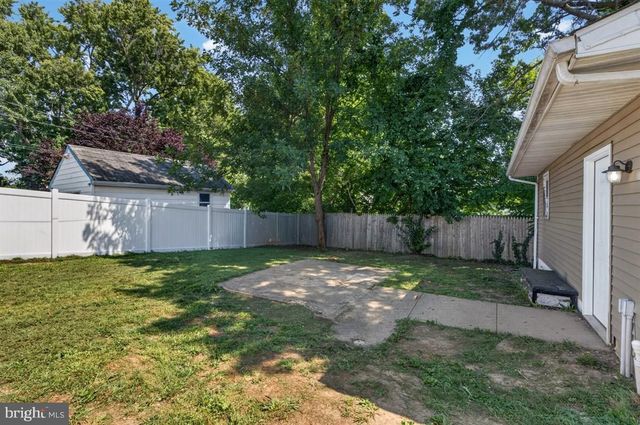 13 CAXTON DR, New Castle, DE 19720