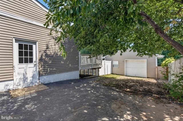 13 CAXTON DR, New Castle, DE 19720