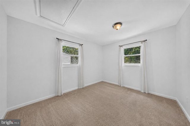 13 CAXTON DR, New Castle, DE 19720