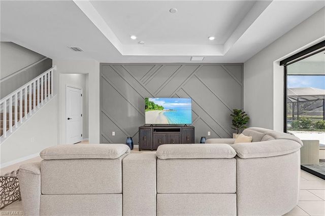 10440 Ventana LN, Naples, FL 34120