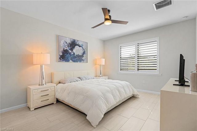 10440 Ventana LN, Naples, FL 34120