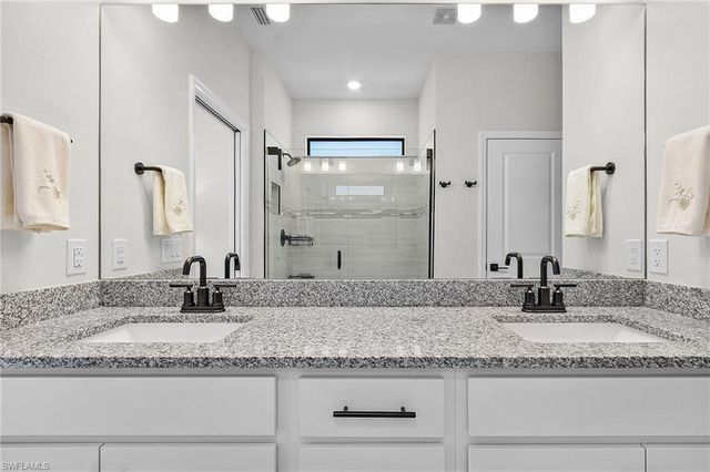 10440 Ventana LN, Naples, FL 34120