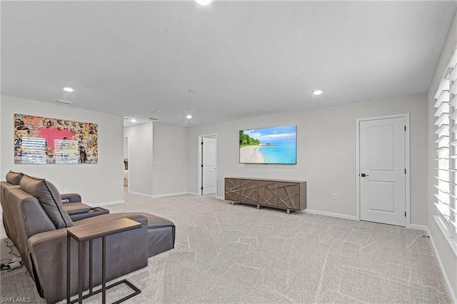 10440 Ventana LN, Naples, FL 34120
