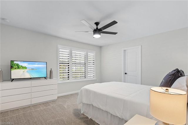 10440 Ventana LN, Naples, FL 34120