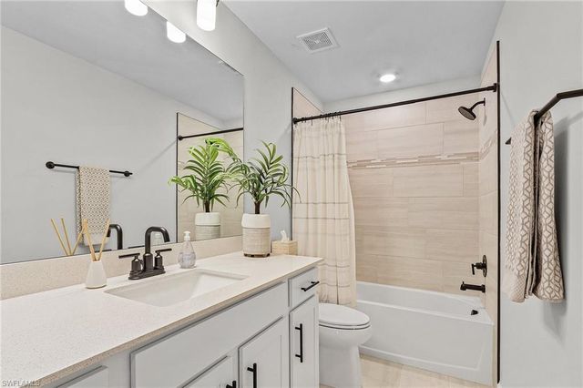 10440 Ventana LN, Naples, FL 34120