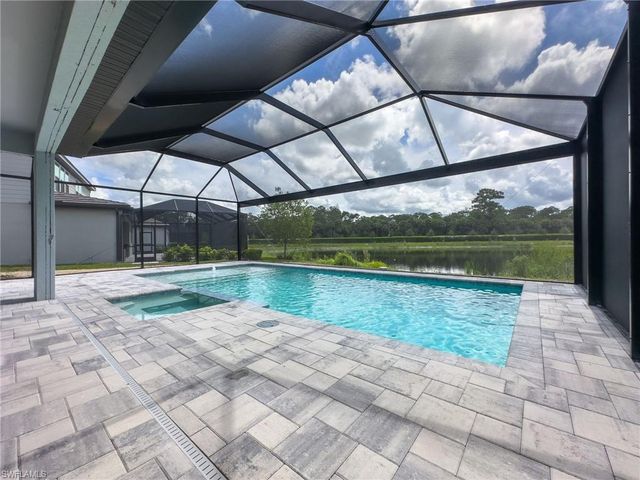 10440 Ventana LN, Naples, FL 34120