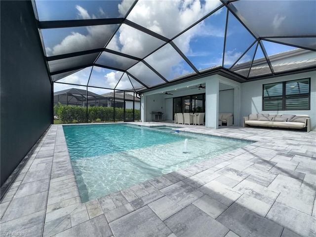 10440 Ventana LN, Naples, FL 34120