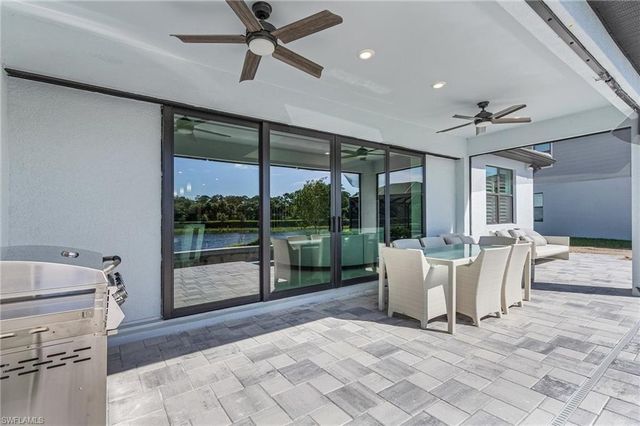 10440 Ventana LN, Naples, FL 34120