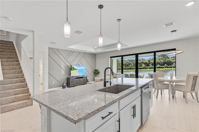 10440 Ventana LN, Naples, FL 34120