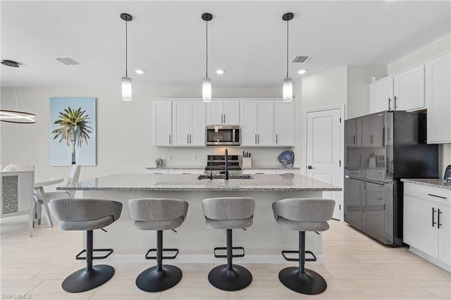 10440 Ventana LN, Naples, FL 34120