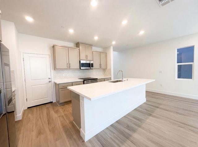 374 N Palm Springs Way, Tracy, CA 95391