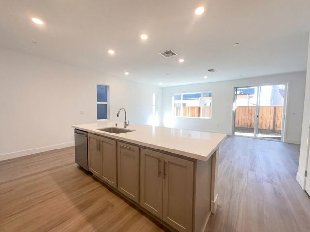 374 N Palm Springs Way, Tracy, CA 95391