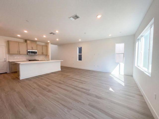 374 N Palm Springs Way, Tracy, CA 95391