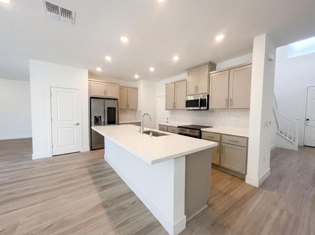 374 N Palm Springs Way, Tracy, CA 95391