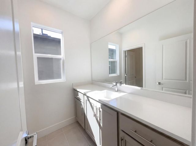 374 N Palm Springs Way, Tracy, CA 95391