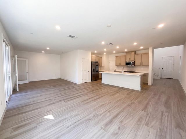 374 N Palm Springs Way, Tracy, CA 95391