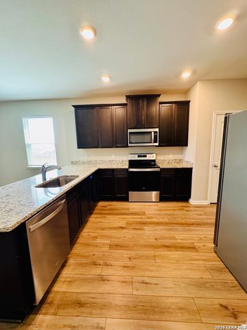 9147 BENNETT FRST, Converse, TX 78109