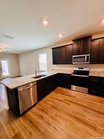 9147 BENNETT FRST, Converse, TX 78109