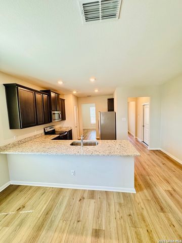 9147 BENNETT FRST, Converse, TX 78109