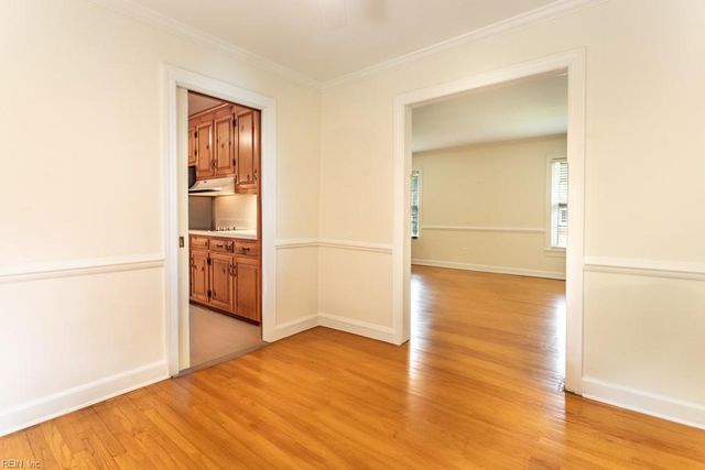 4 Royall PL, Newport News, VA 23606