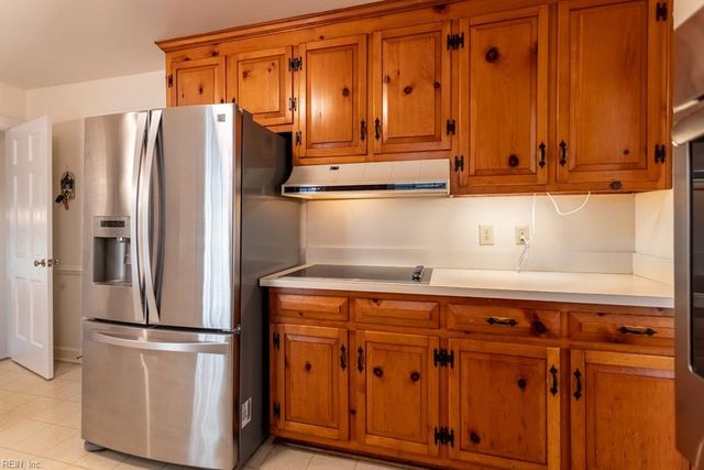 4 Royall PL, Newport News, VA 23606