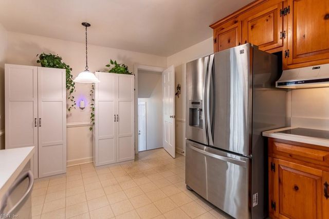 4 Royall PL, Newport News, VA 23606