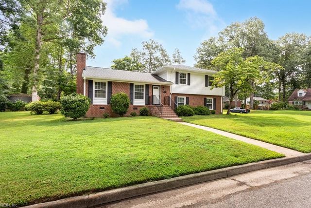 4 Royall PL, Newport News, VA 23606