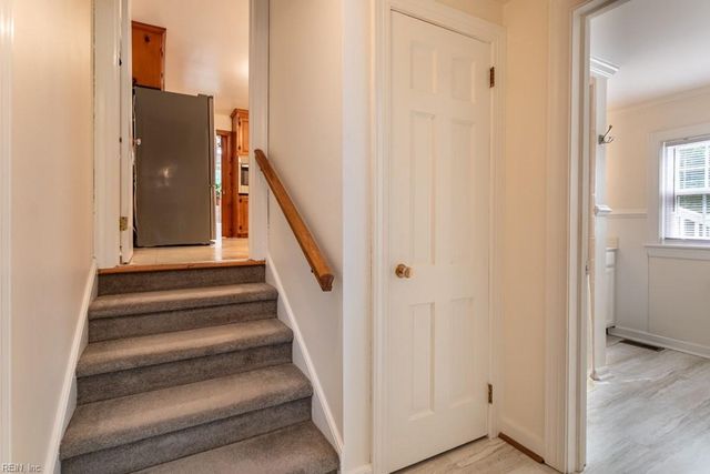 4 Royall PL, Newport News, VA 23606