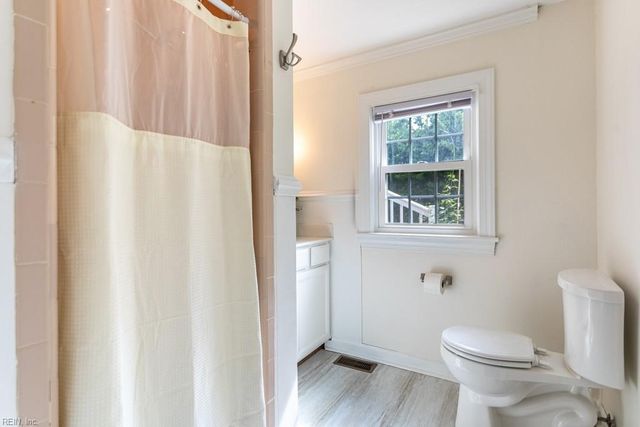 4 Royall PL, Newport News, VA 23606