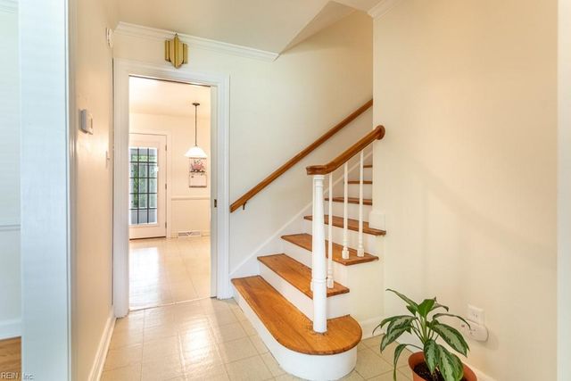 4 Royall PL, Newport News, VA 23606