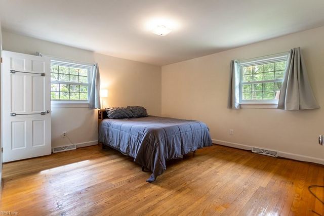 4 Royall PL, Newport News, VA 23606