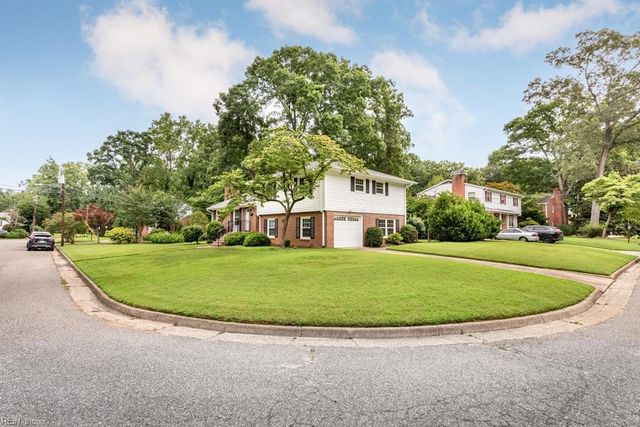 4 Royall PL, Newport News, VA 23606
