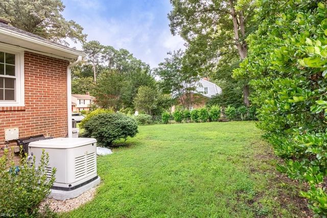 4 Royall PL, Newport News, VA 23606