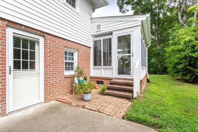 4 Royall PL, Newport News, VA 23606