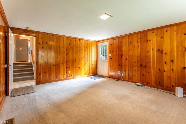 4 Royall PL, Newport News, VA 23606