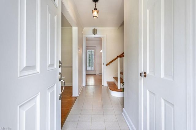 4 Royall PL, Newport News, VA 23606