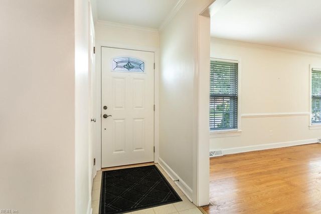 4 Royall PL, Newport News, VA 23606