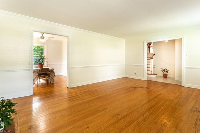 4 Royall PL, Newport News, VA 23606