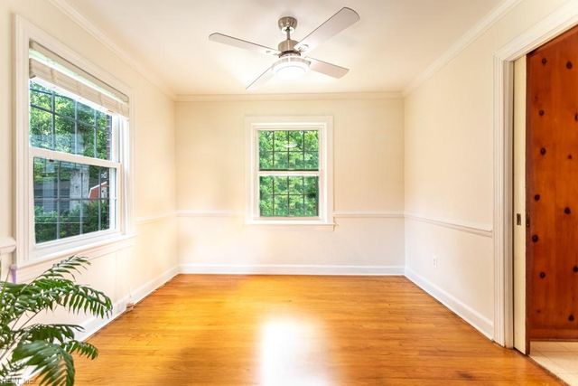 4 Royall PL, Newport News, VA 23606
