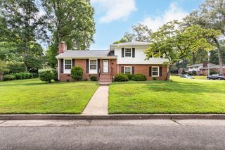 4 Royall PL, Newport News, VA 23606