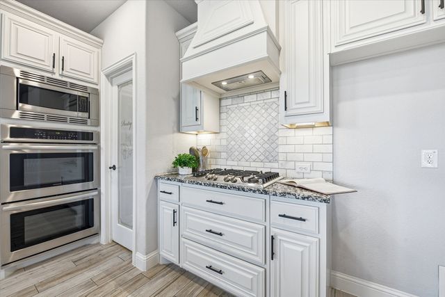 300 Ben Thomas Street, Burleson, TX 76028