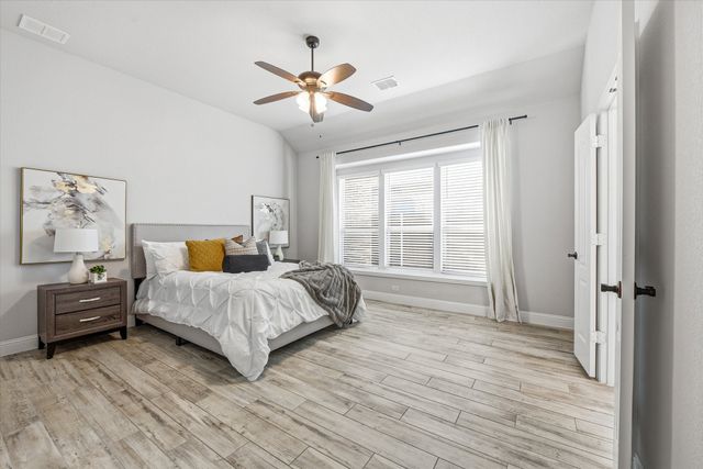 300 Ben Thomas Street, Burleson, TX 76028